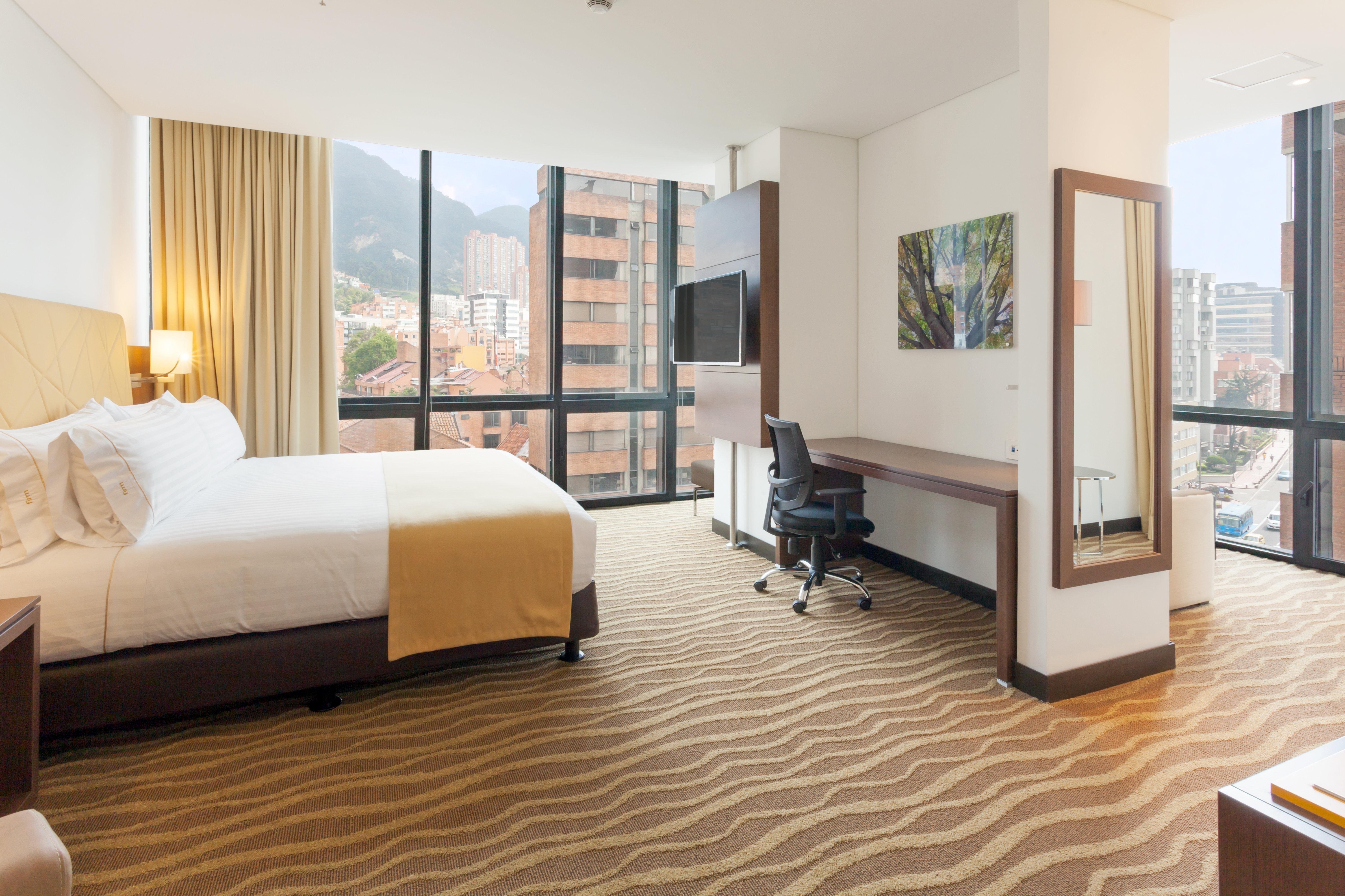 Hotel Express&suites Zona Financiera, An Ihg Bogotá