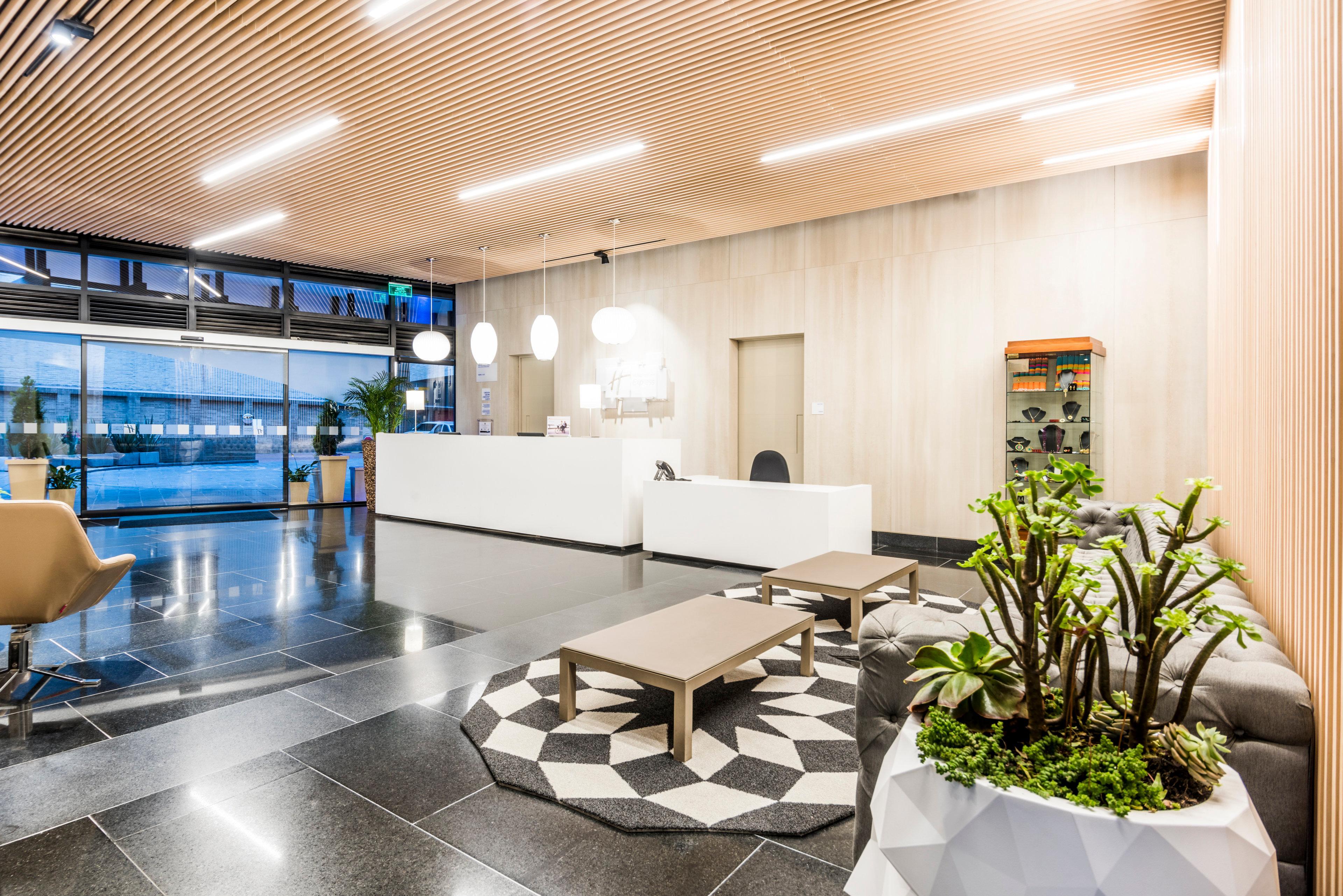 Express & Zona Financiera By Ihg Bogota