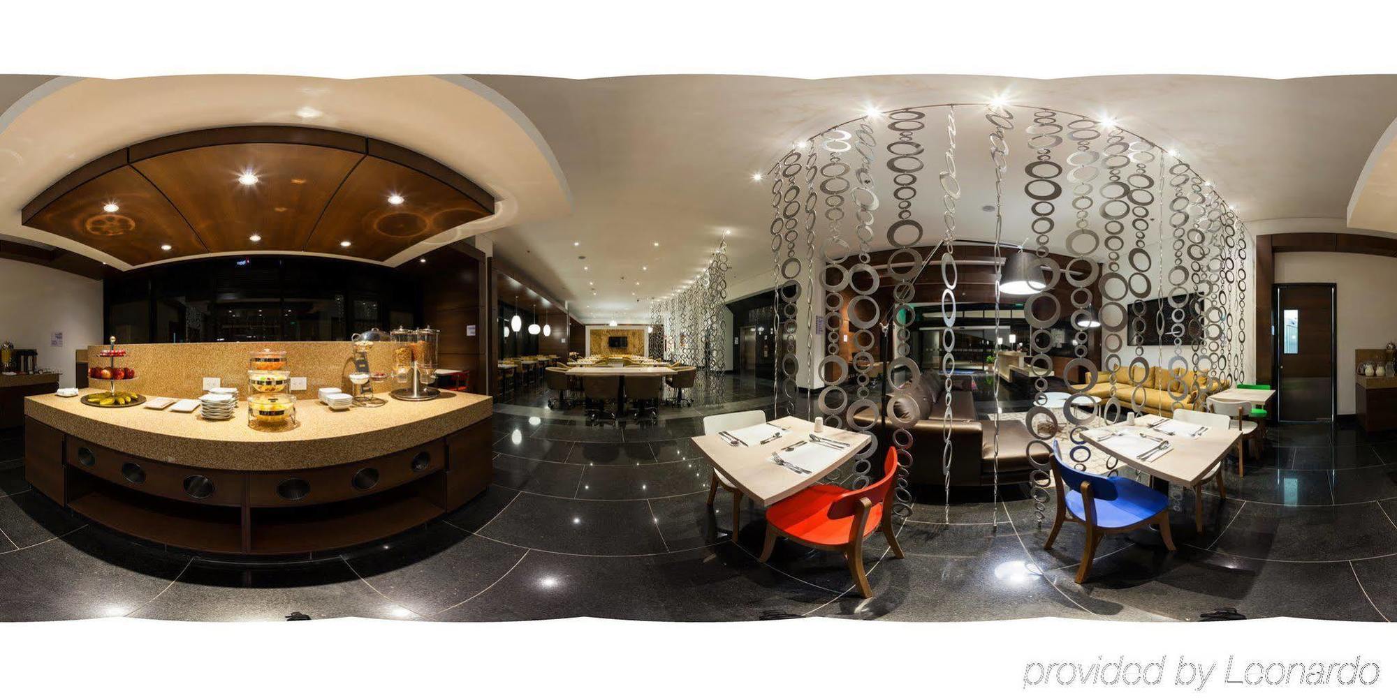 Hotel Express&suites Zona Financiera, An Ihg 4*